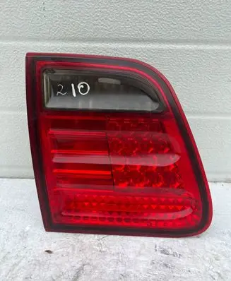 Mercedes-Benz E W210 Tailgate rear/tail lights