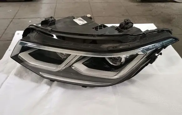 Volkswagen Tiguan Headlights/headlamps set 5NB941081C