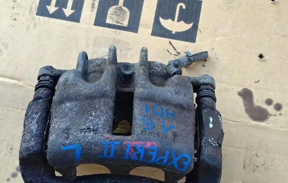 Peugeot Expert Front Brake Caliper Pad/Carrier 