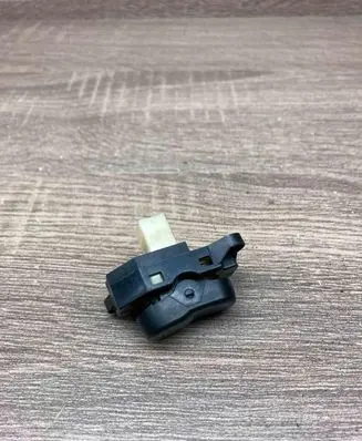 Mazda 323 F Central locking switch button 95621G4N