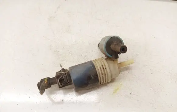 Volkswagen PASSAT B4 Windscreen/windshield washer pump 1H6955651