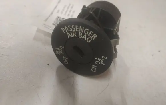 Passenger airbag on/off switch