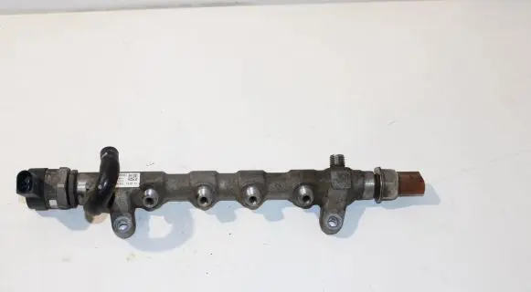 Volkswagen PASSAT B7 Fuel main line pipe 057130764AB 03L089N 0281006075
