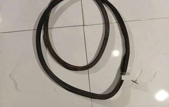 Skoda Octavia Mk2 (1Z) Rubber seal front coupe door