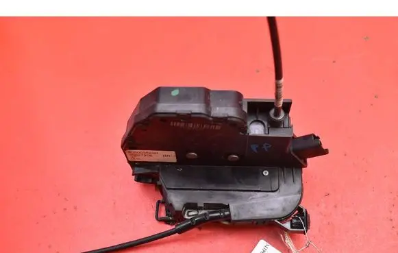 Renault Captur Front door lock 805003529R