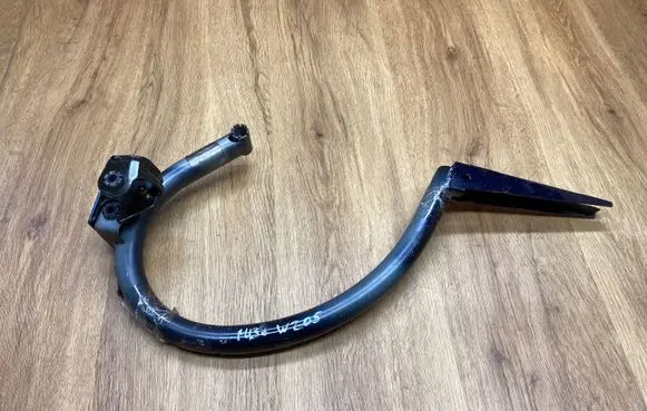 Tailgate/trunk/boot hinge