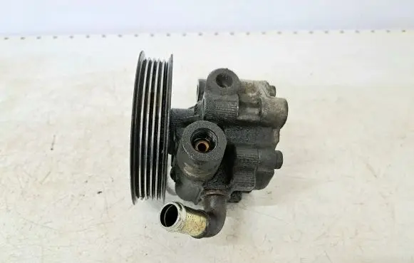 Toyota Avensis T250 Power steering pump