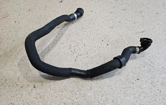 Engine coolant pipe/hose