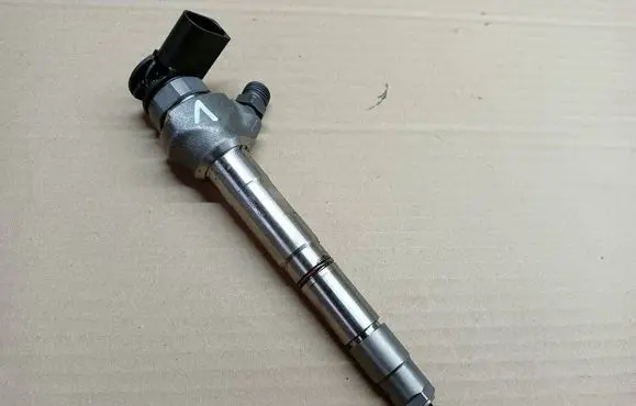 Skoda Octavia Mk4 Fuel injector 05L130277E