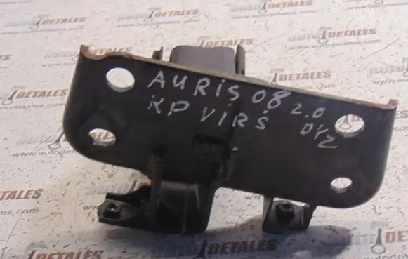 Toyota Auris 150 Engine mount bracket
