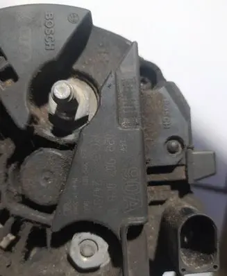 Volkswagen Golf IV Generator/alternator 028903028D