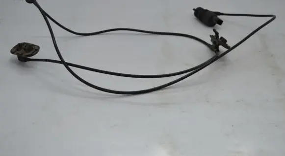 Volkswagen PASSAT B5 Windshield washer spray nozzle 