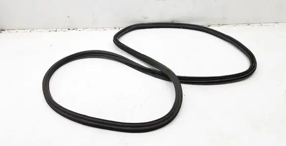 Trunk rubber seal (body)