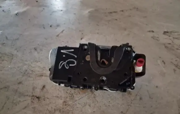 Peugeot 607 Rear door lock