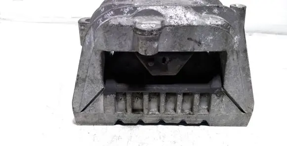 Volkswagen PASSAT B6 Engine mount bracket 1K0199262