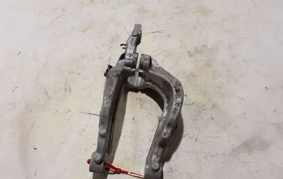 Volvo V60 Lower shock absorber bracket 31476122
