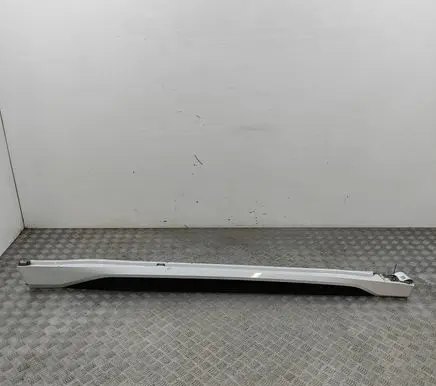 BMW iX1 Sill 5A4FFE6