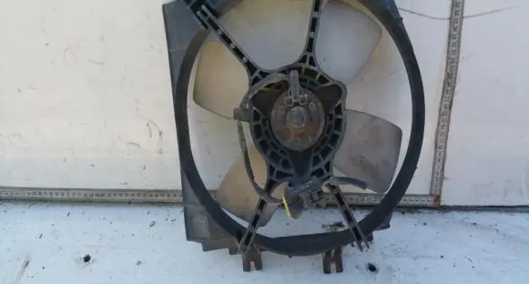 Mazda 323 Radiator cooling fan shroud