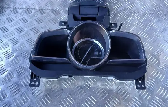 Mazda 3 III Speedometer (instrument cluster) BJE155430