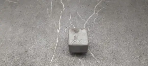 Saab 9-5 Fuel pump relay 0332209159