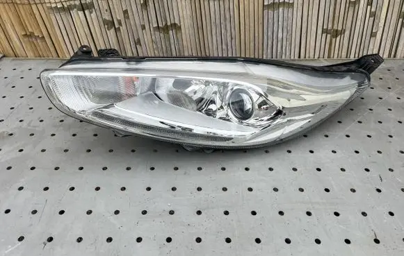 Ford Fiesta Headlight/headlamp