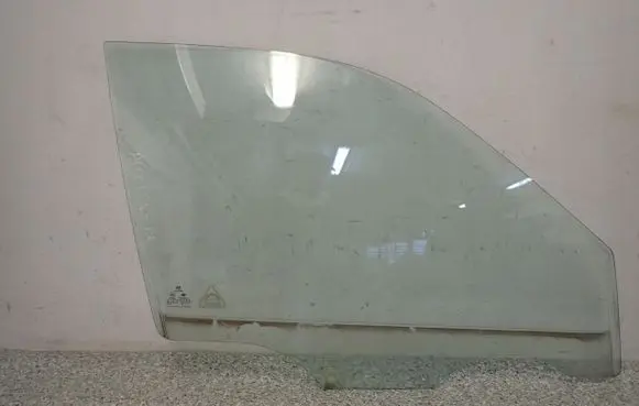 Hyundai Accent Sliding door window/glass 