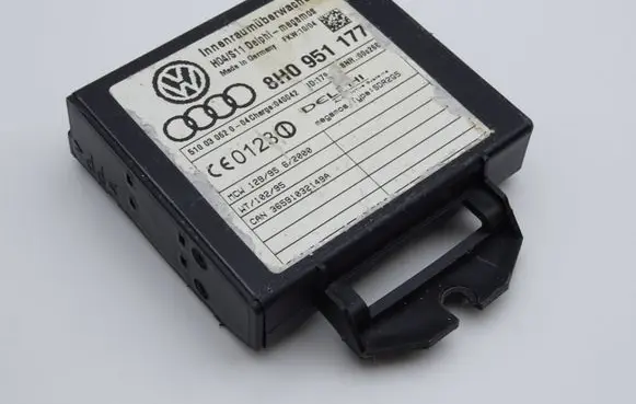 Audi A4 S4 B6 8E 8H Alarm control unit/module 8H0951177