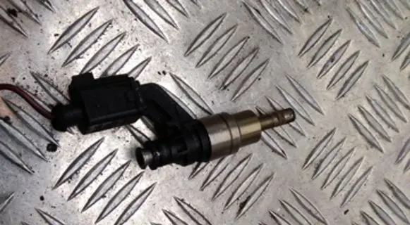 Volkswagen Golf V Fuel injector 0261500016 03C906036A