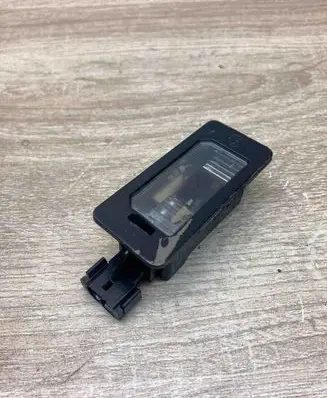 BMW 5 E39 Number plate light 7637200 NUMBERPLATELIGHT