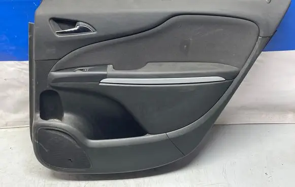 Opel Zafira C Rear door card panel trim 39104822