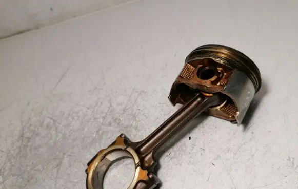 Suzuki Grand Vitara I Piston with connecting rod