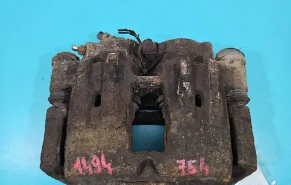 Front brake caliper