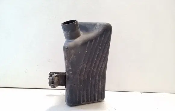 Suzuki Grand Vitara II Intake resonator 66JR01