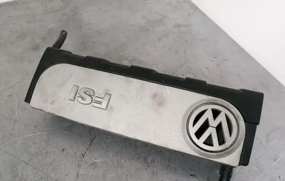 Volkswagen PASSAT B6 Engine cover (trim) 06F129208B