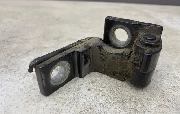 Audi A4 S4 B7 8E 8H Front door upper hinge A046573