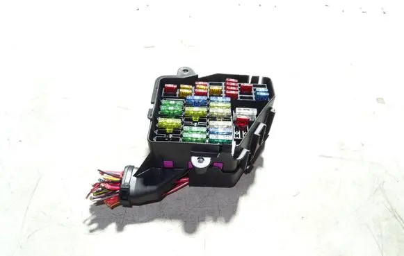 Audi A4 S4 B7 8E 8H Fuse module