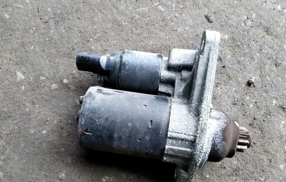 Volkswagen Golf V Starter motor