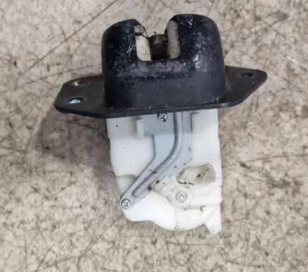 Nissan Leaf I (ZE0) Tailgate/trunk/boot lock/catch/latch