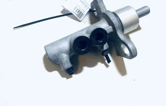 Audi A4 S4 B5 8D Master brake cylinder 8e0611301