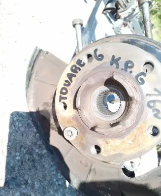 Volkswagen Touareg II Rear wheel hub spindle/knuckle 