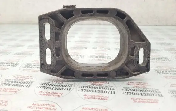 Volkswagen PASSAT B5 Engine mounting bracket 8D0199335P