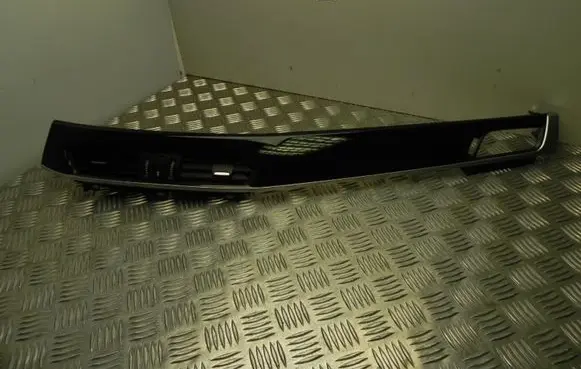 Radio/GPS head unit trim