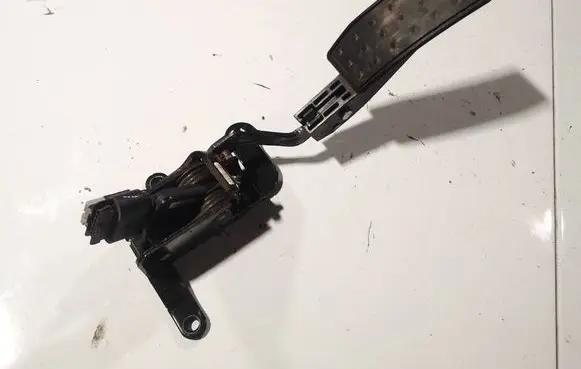 Cadillac SRX Accelerator throttle pedal