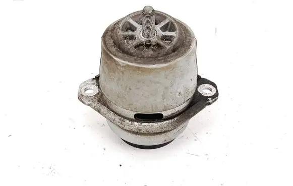 Volkswagen Touareg II Engine mount bracket 7P6199131