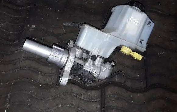 Volkswagen Golf VII Master brake cylinder 5Q2611301B