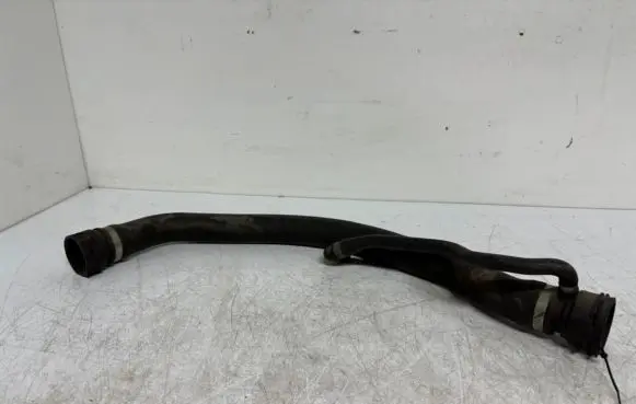 Coolant pipe/hose