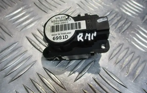 Renault Megane II Central body control module VHB30-30003-D