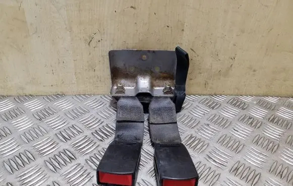 Opel Frontera B Rear seatbelt buckle