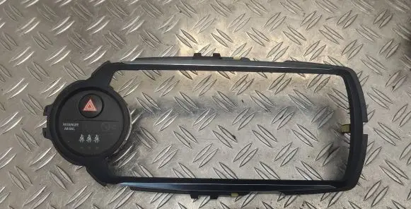 Radio/GPS head unit trim