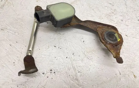 Headlight/headlamp level sensor